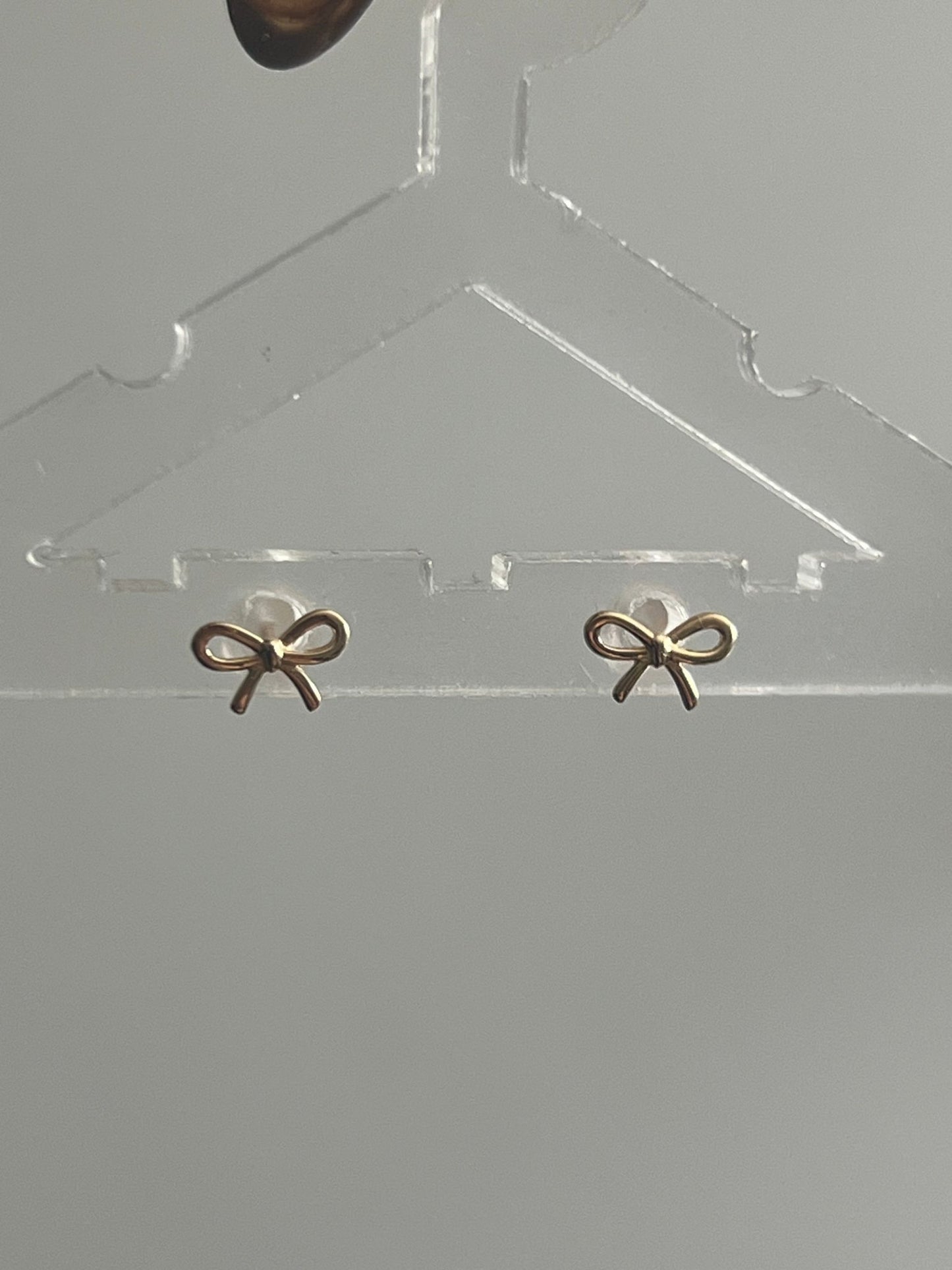 14k gold bow studs - gldn grl