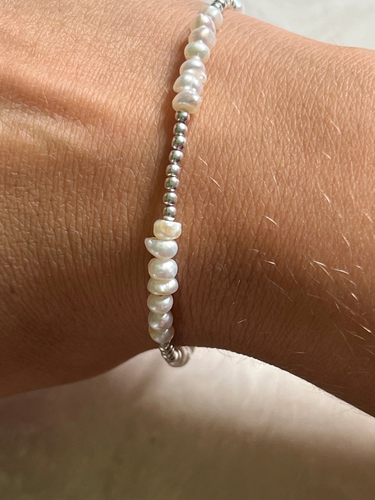 Silver and pearl braclet - gldn grl