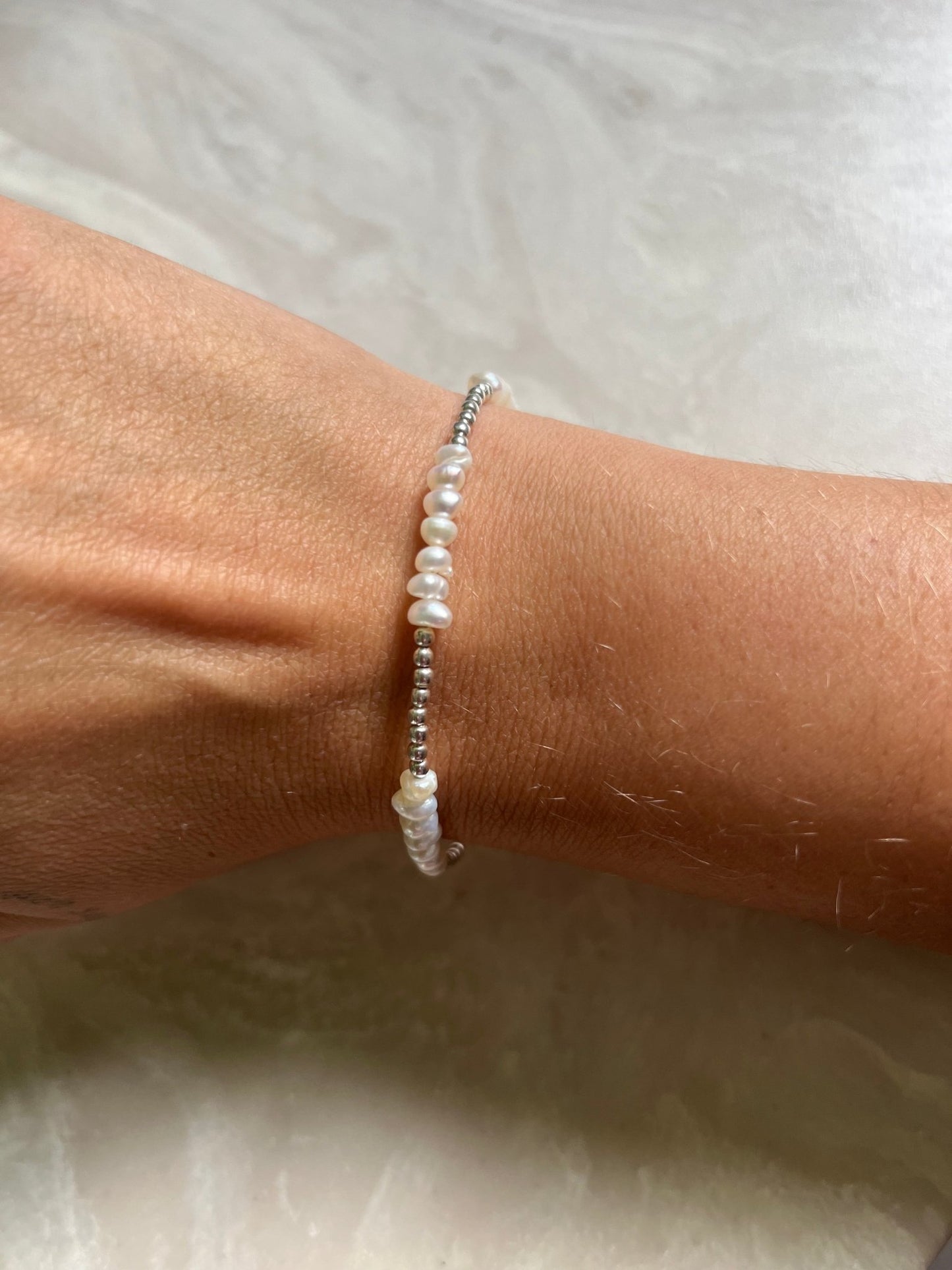 Silver and pearl braclet - gldn grl