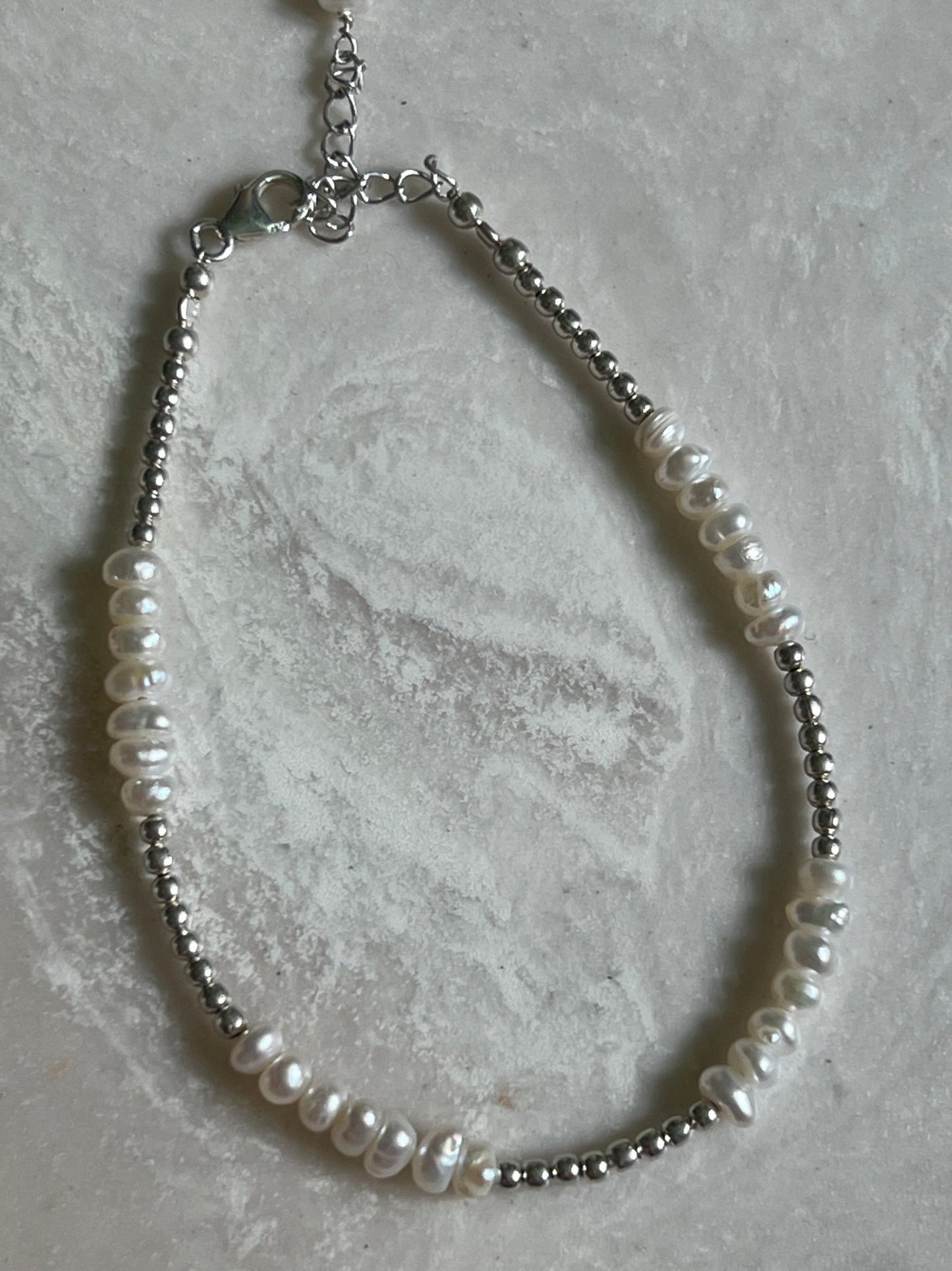Silver and pearl braclet - gldn grl