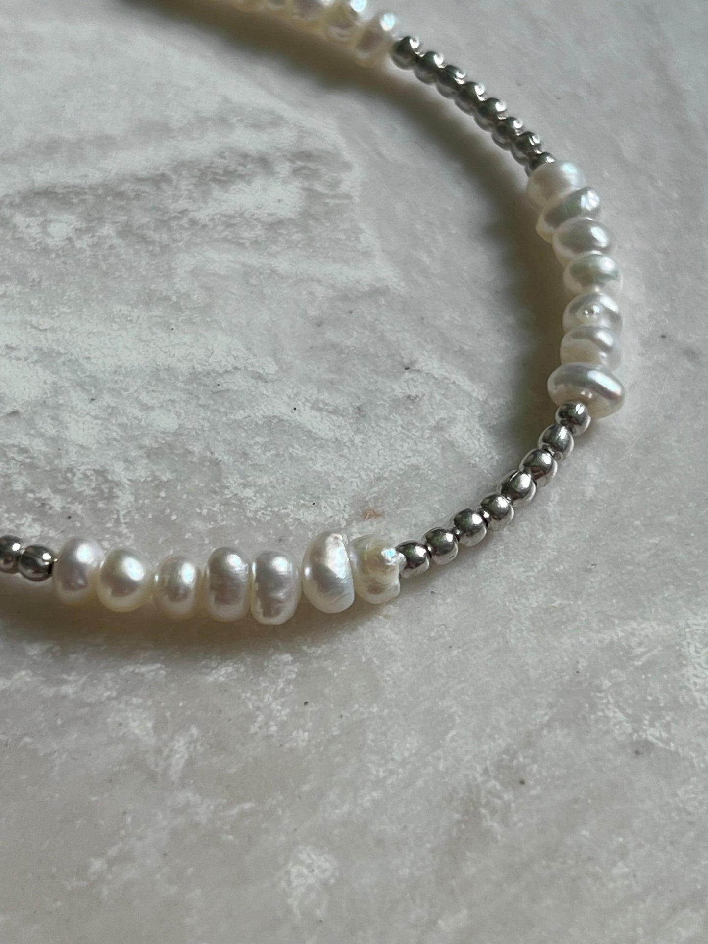 Silver and pearl braclet - gldn grl