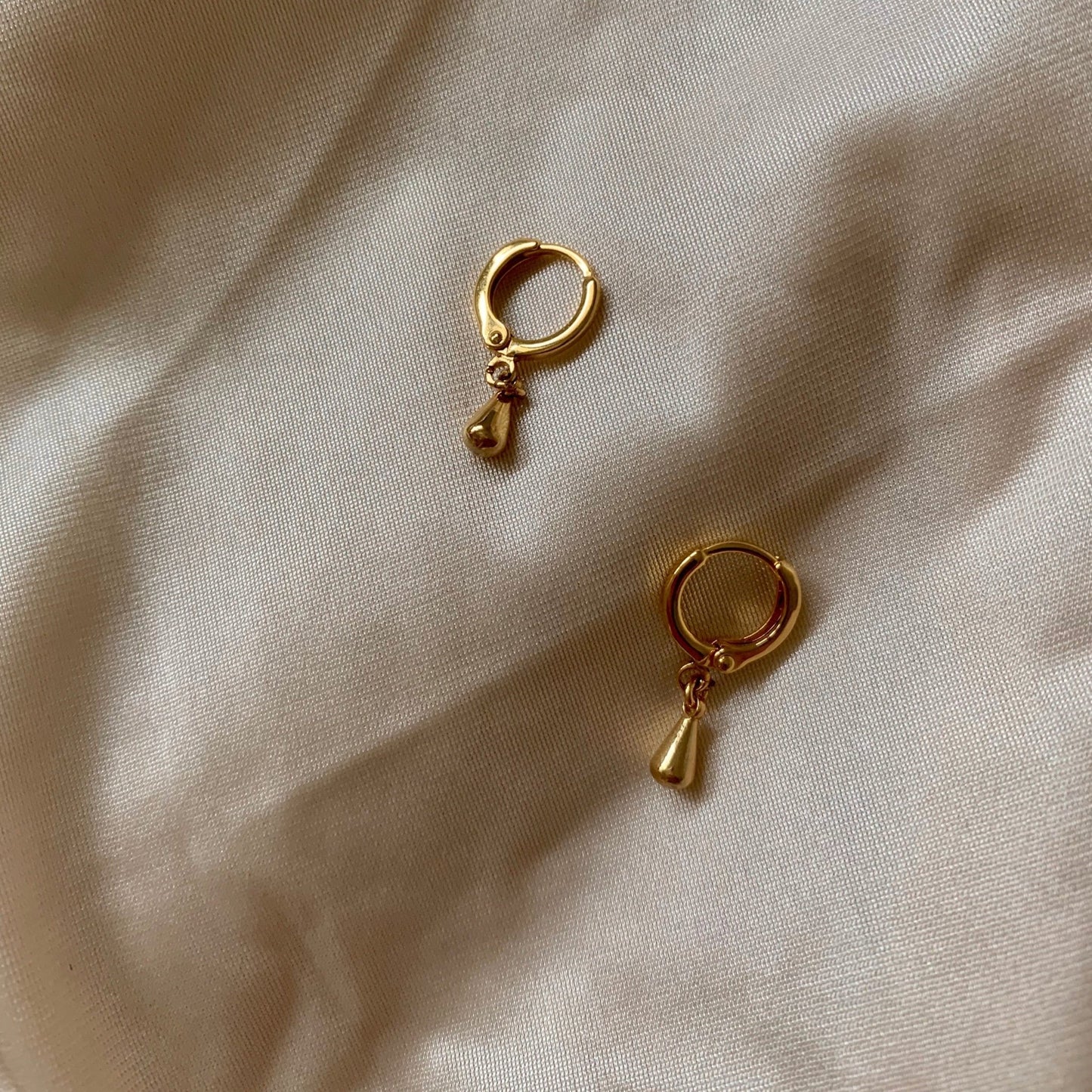 gldn grl courage hoops in gold