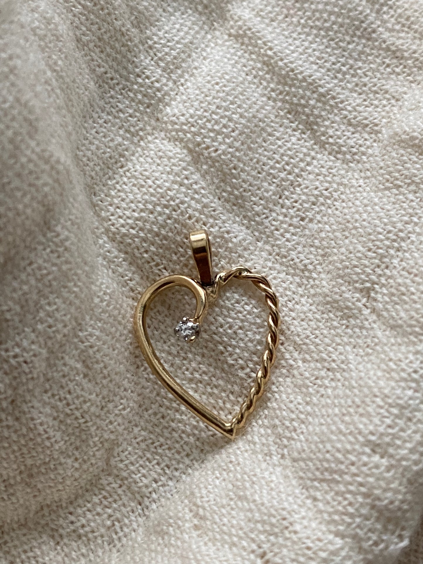 14k twisted heart pendant