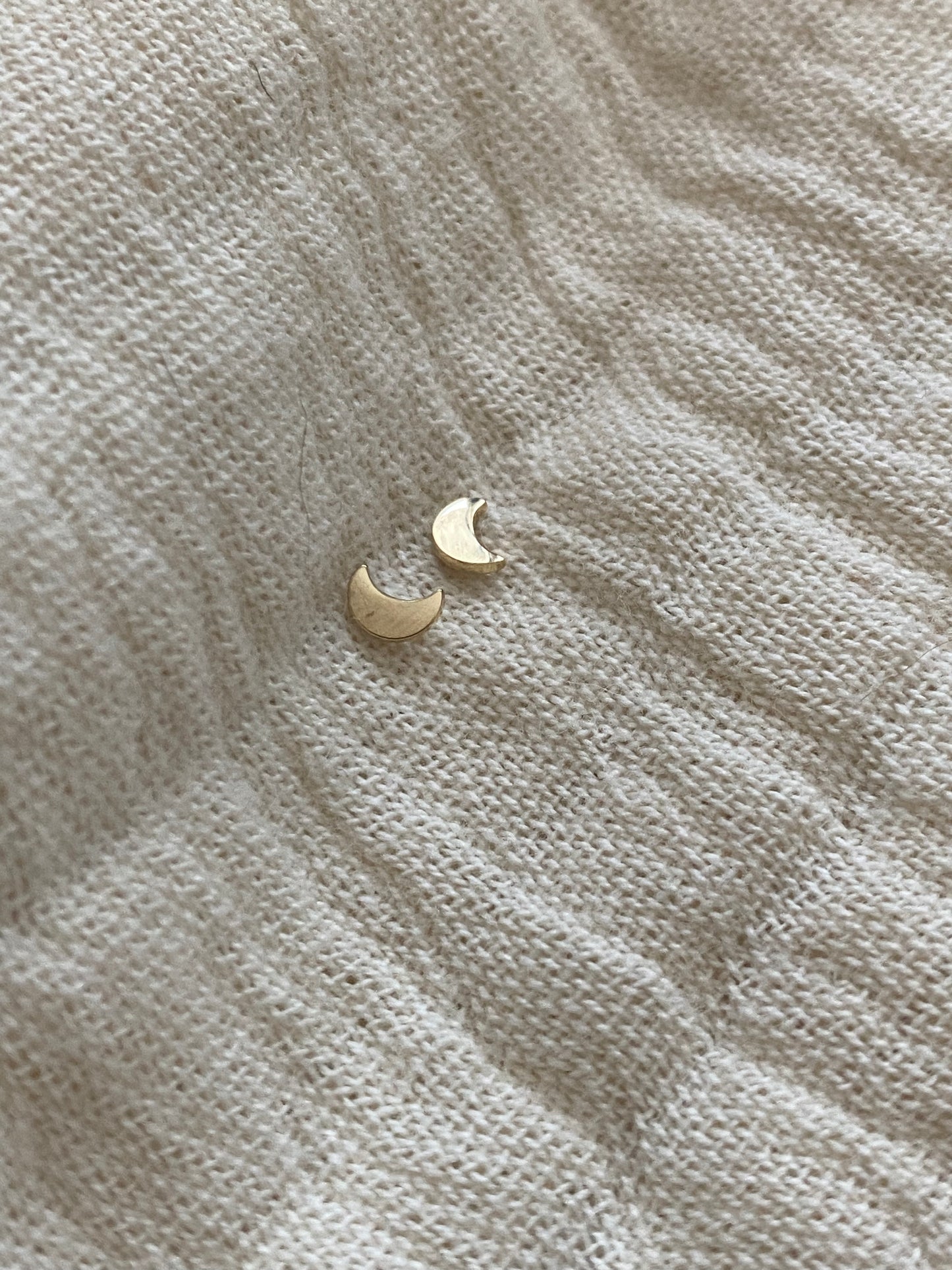 10k moon studs