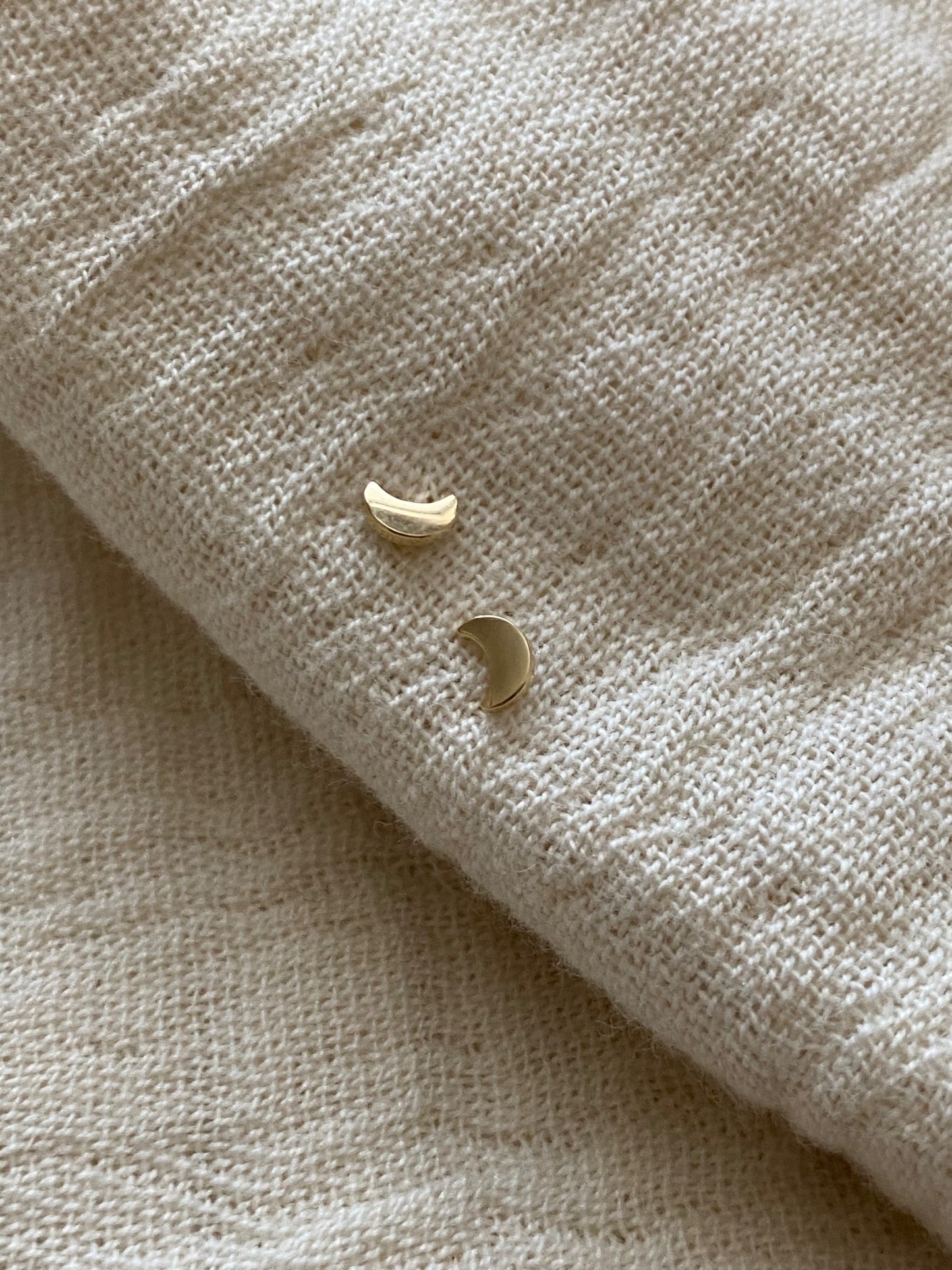 10k moon studs
