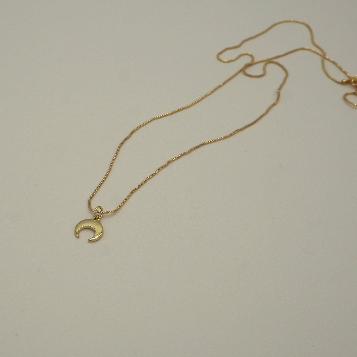 maya necklace on box chain