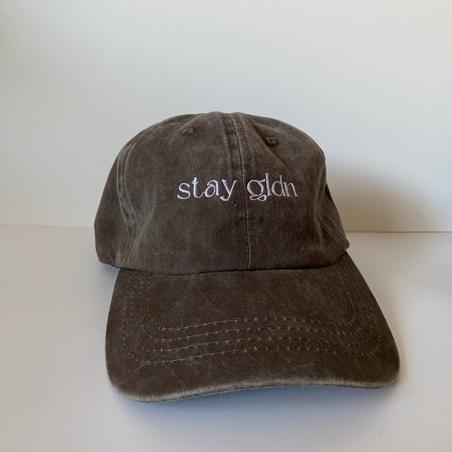 stay gldn hat