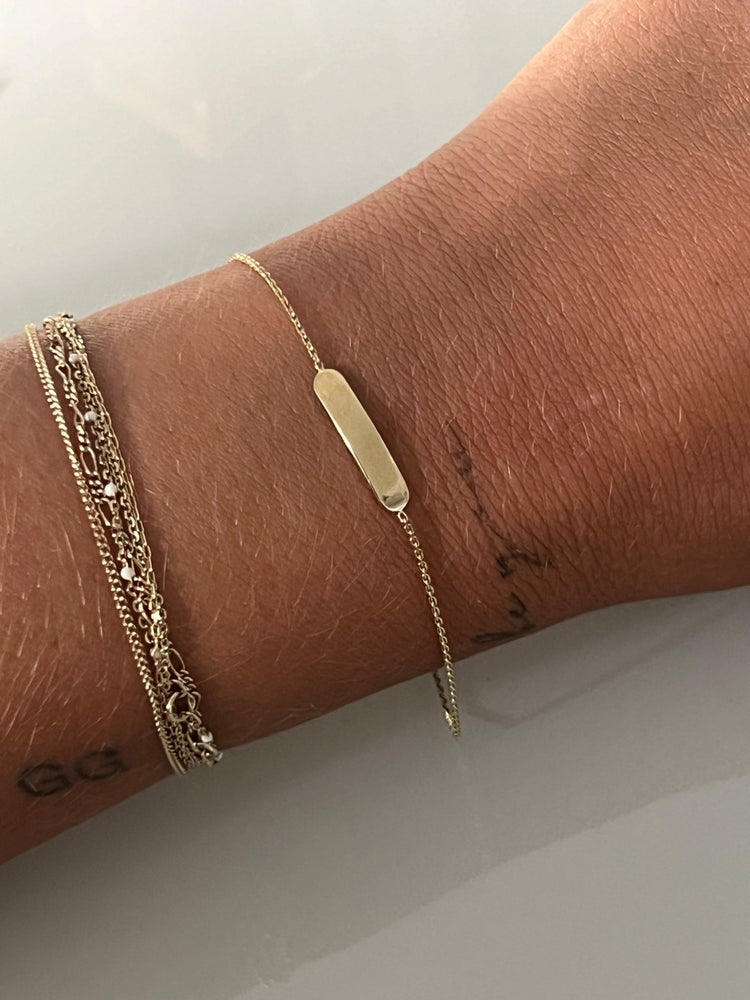 
                  
                    10k bar bracelet - gldn grl
                  
                