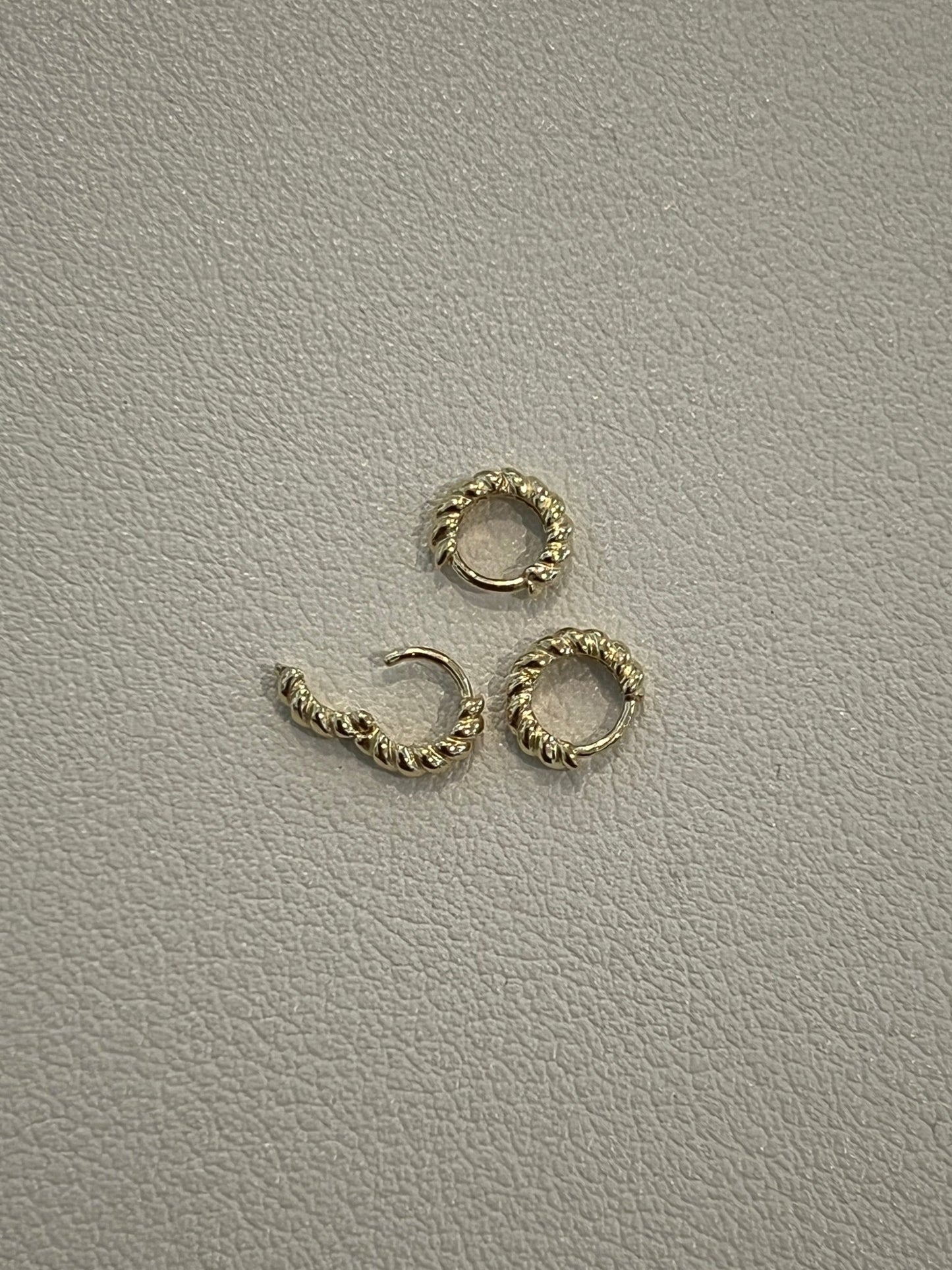 
                  
                    14k twisted hoop - gldn grl
                  
                