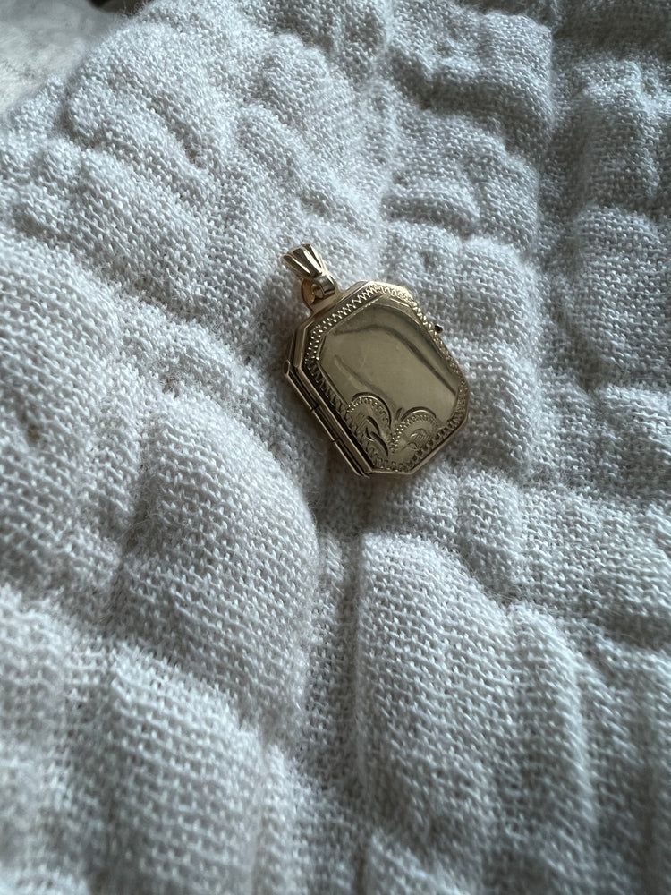 
                  
                    10k locket
                  
                