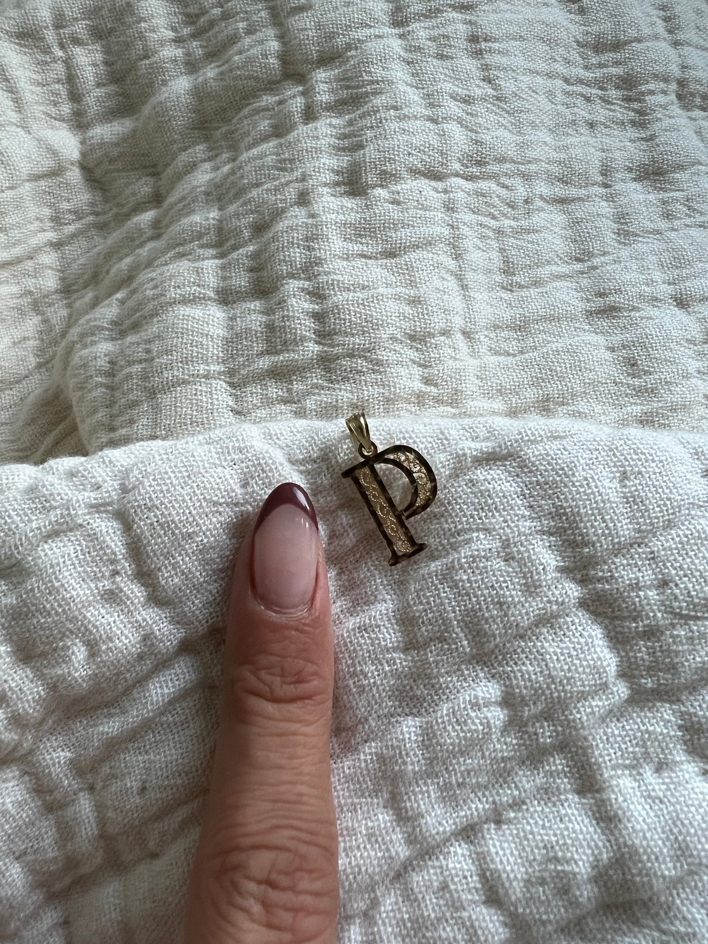 
                  
                    10k P pendant
                  
                
