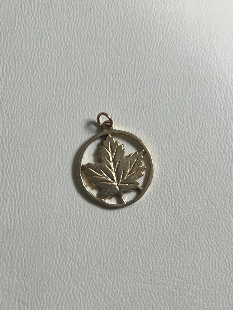 Maple leaf pendant - gldn grl