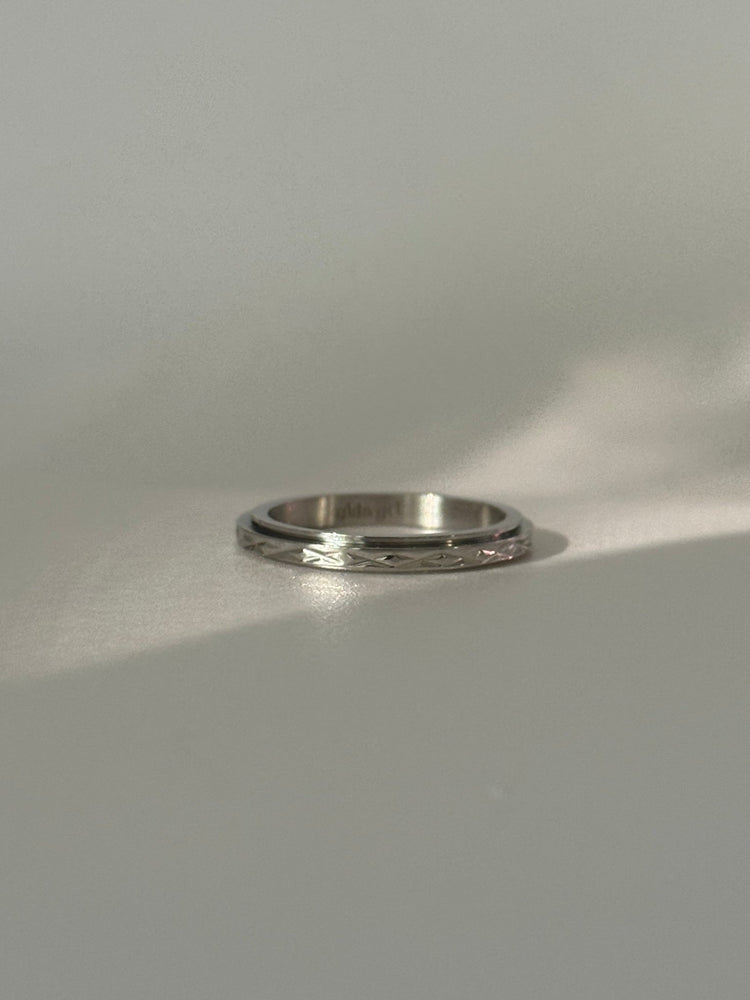 
                  
                    radiant ring - gldn grl
                  
                