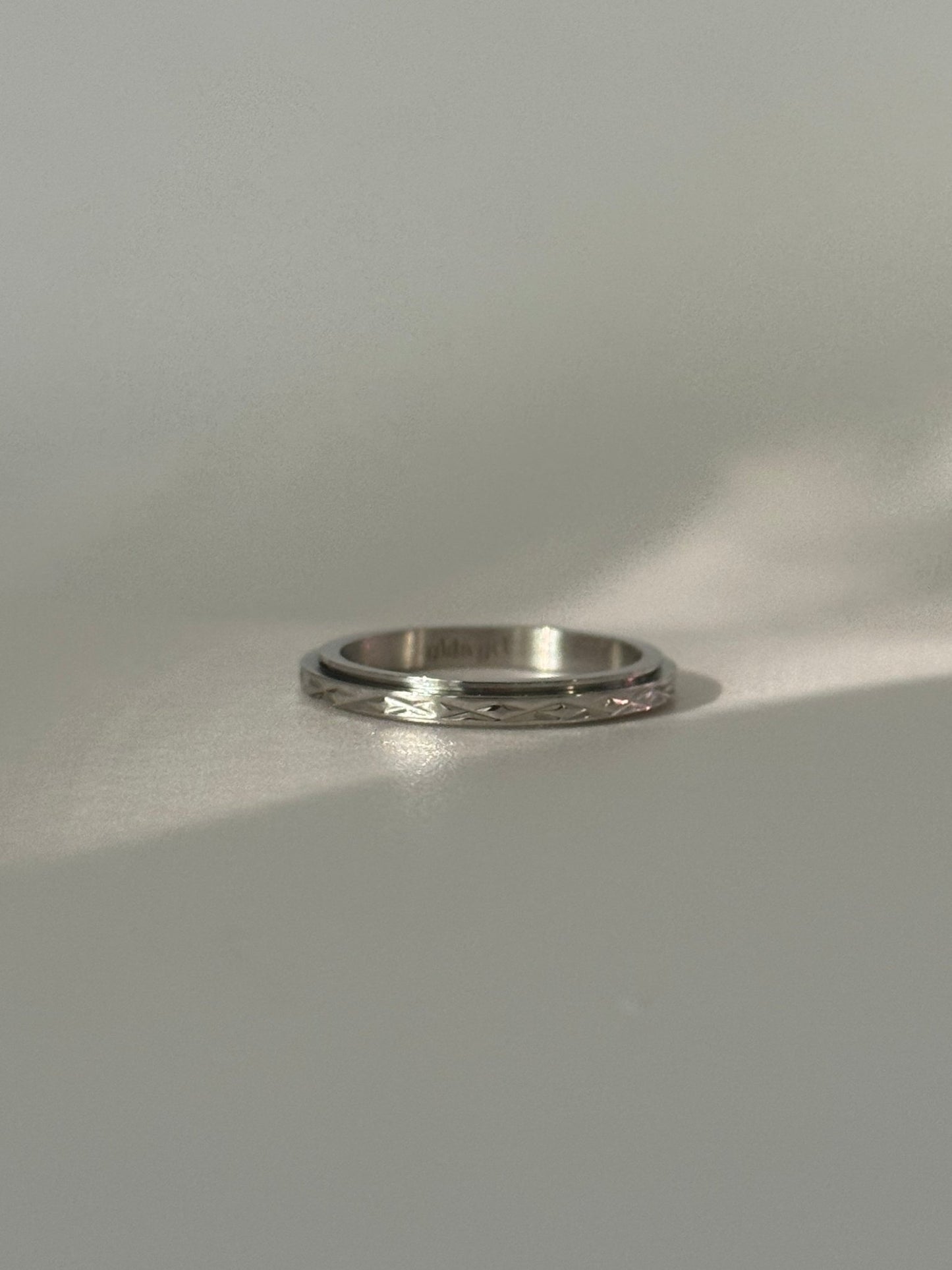 
                  
                    radiant ring - gldn grl
                  
                