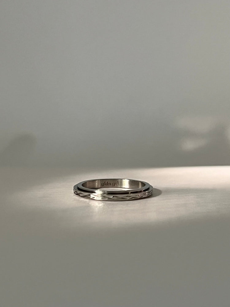 
                  
                    radiant ring - gldn grl
                  
                