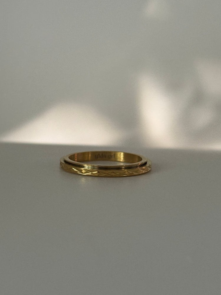 
                  
                    radiant ring - gldn grl
                  
                