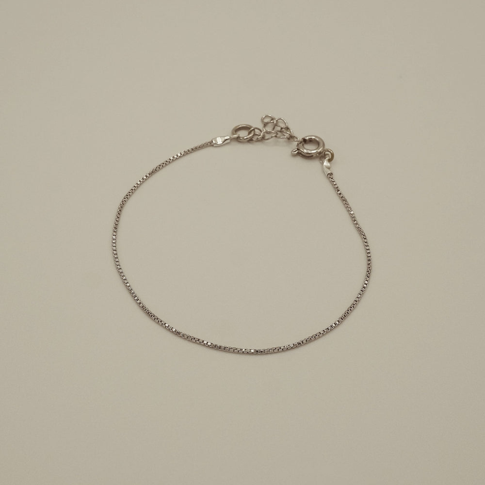 
                  
                    gldn grl 1928 bracelet in silver 
                  
                