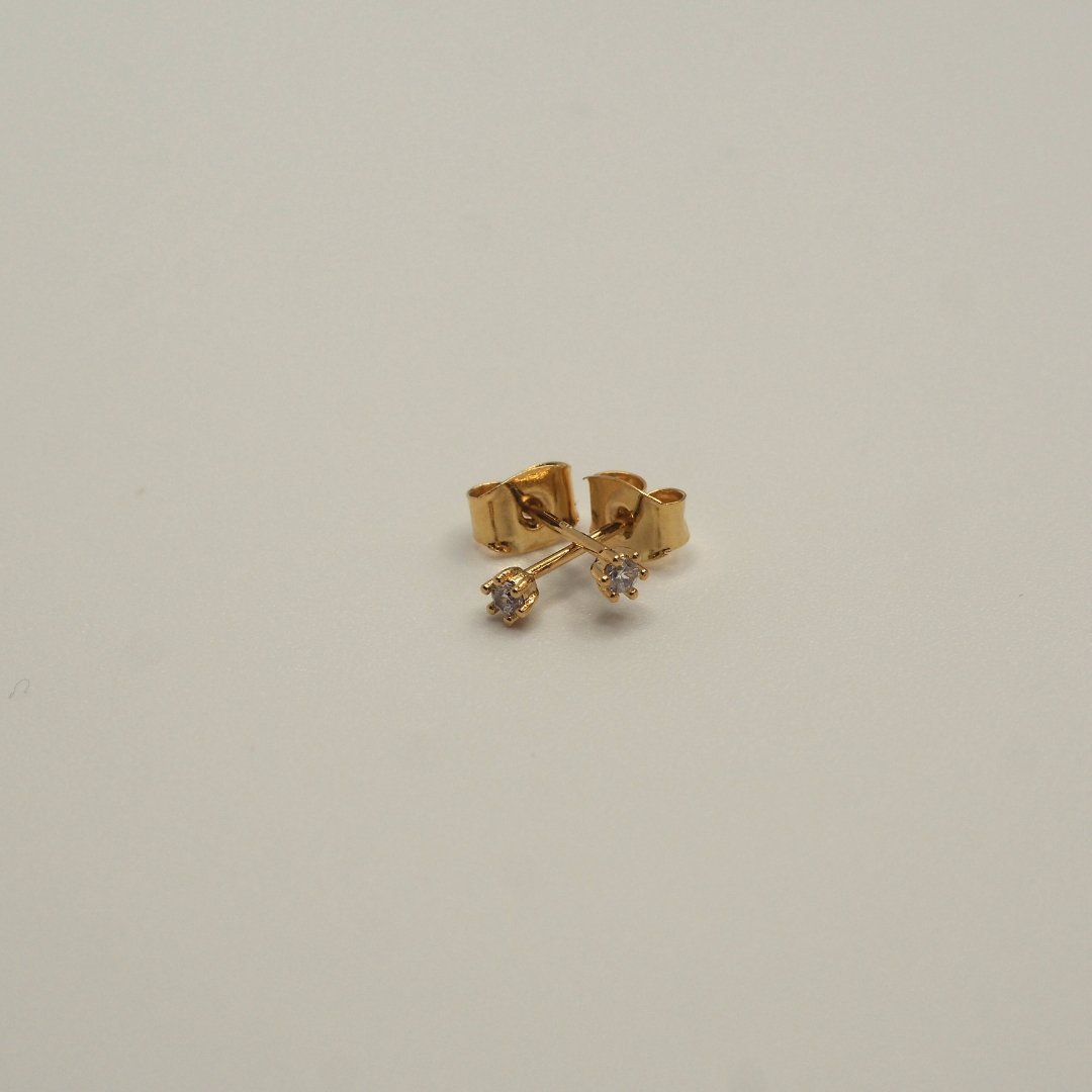 gldn grl gold ambition stud with small cubic zirconia