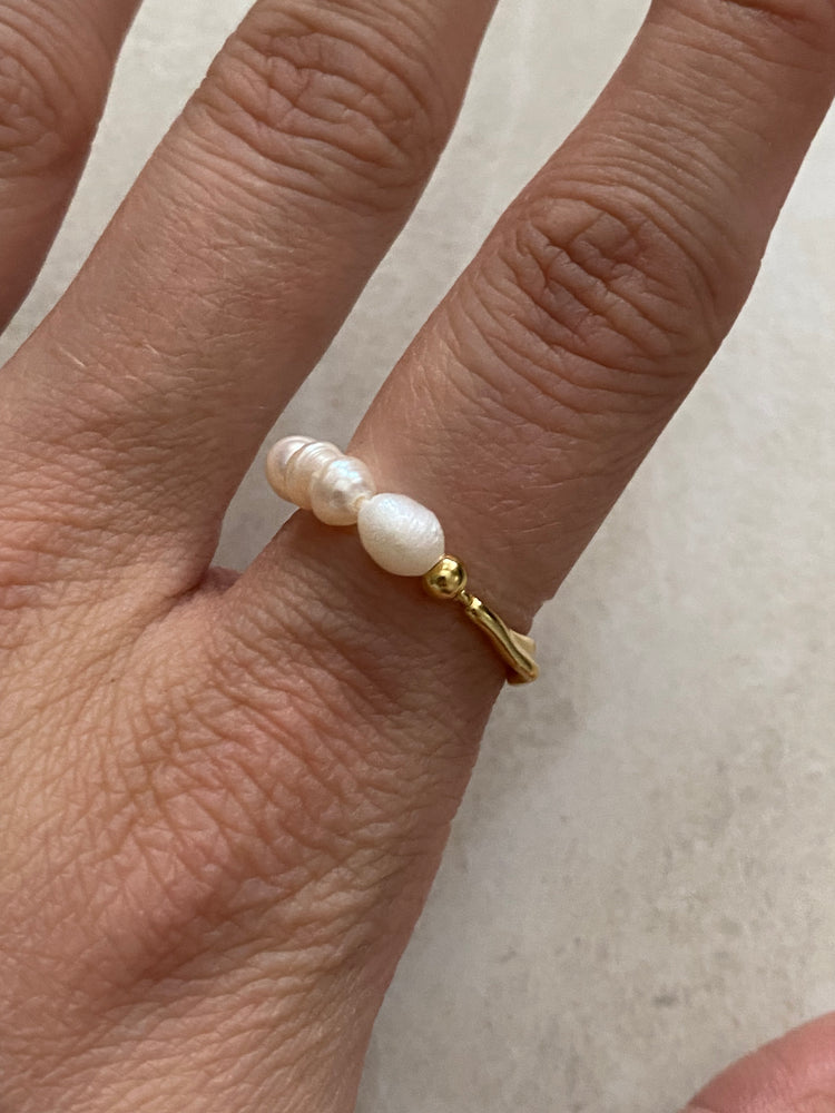 
                  
                    willing ring
                  
                
