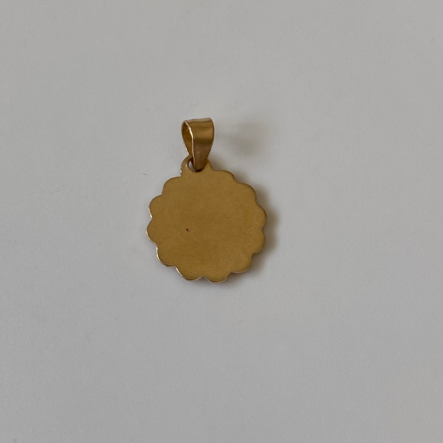 
                  
                    10k circular gemini pendant
                  
                