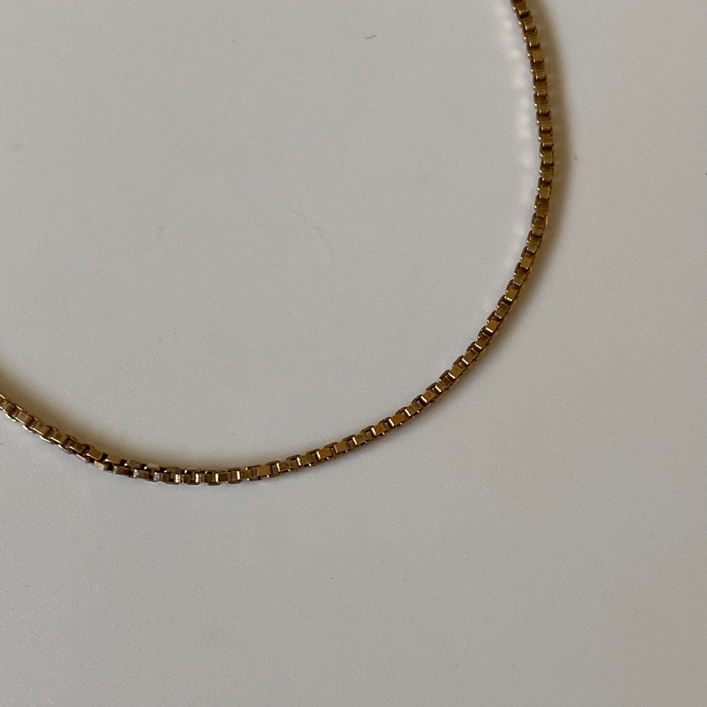 
                  
                    10k box chain bracelet (7.5")
                  
                