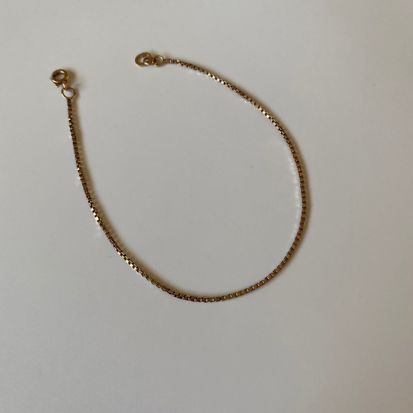 
                  
                    10k box chain bracelet (7.5")
                  
                