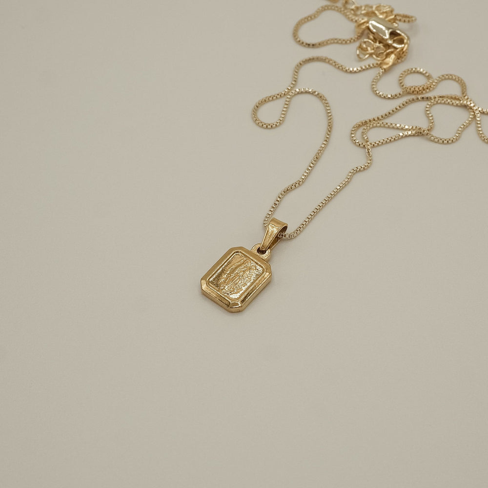 mother necklace in gold